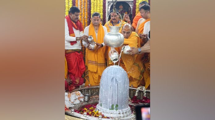 Defence Minister Rajnath Singh Offers Prayers at Mahakaleshwar Temple in Ujjain