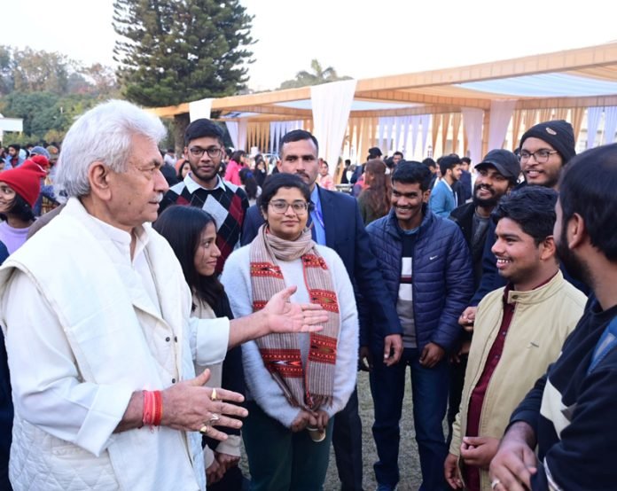 Raj Bhawan Celebrates Uttar Pradesh Foundation Day with Tribute to Revolutionary Heritage