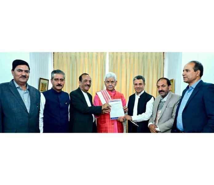 Apni Party Delegation Meets LG Sinha, Demands Restoration of Statehood, Relief for Tourism Sector